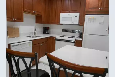 457 Flanders J #457, Delray Beach, FL  - Photo 2