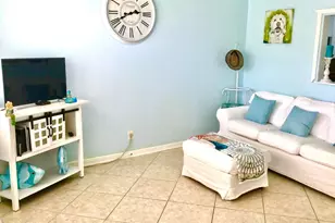 107 Sheffield E, West Palm Beach, FL 33417 - Photo 2