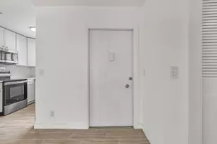 2747 Dudley Dr E, West Palm Beach, FL 33415 - Photo 8