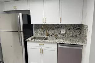 616 Executive Center Dr, West Palm Beach, FL 33401 - Photo 8