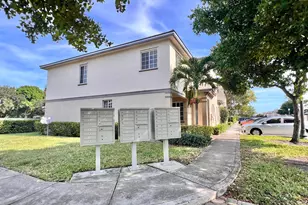 2010 Freeport Ln, Riviera Beach, FL 33404 - Photo 22