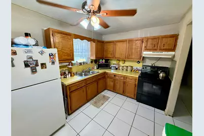 3520 Suncrest Road, Lake Worth, FL 33467 - Photo 2