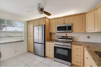 1036 Hythe B #B, Boca Raton, FL 33434 - Photo 4