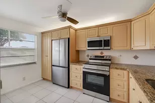 1036 Hythe B, Boca Raton, FL 33434 - Photo 4