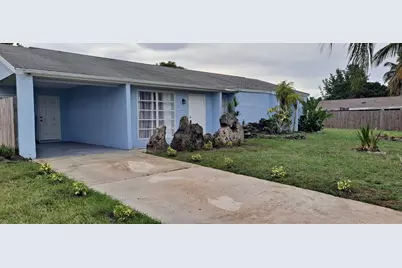 201 NE Solida Circle, Port Saint Lucie, FL 34983 - Photo 2