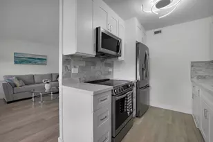 1084 Guildford E, Boca Raton, FL 33434 - Photo 4