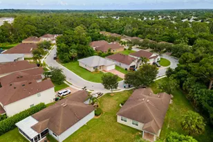 660 NE Moss Rose Pl, Port Saint Lucie, FL 34983 - Photo 32