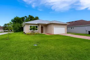 660 NE Moss Rose Pl, Port Saint Lucie, FL 34983 - Photo 24