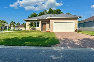 660 NE Moss Rose Pl, Port Saint Lucie, FL 34983 - Photo 1