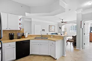 3303 Myrtlewood Cir E, Palm Beach Gardens, FL 33418 - Photo 6