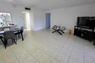 725 Lori Dr, West Palm Beach, FL 33406 - Photo 2