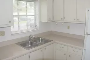 2930 Crosley Dr E, West Palm Beach, FL 33415 - Photo 8