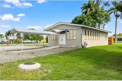224 NW G Avenue, Belle Glade, FL 33430 - Photo 16