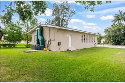 224 NW G Avenue, Belle Glade, FL 33430 - Photo 6