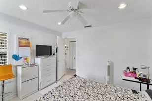 10900 Waterberry Ct, Boca Raton, FL 33498 - Photo 16