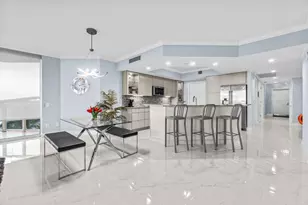 2650 Lake Shore Dr, Riviera Beach, FL 33404 - Photo 14