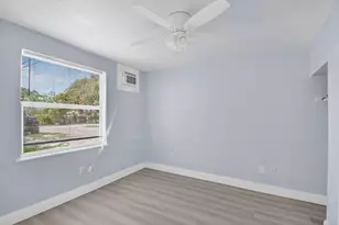 323 S E St, Lake Worth Beach, FL 33460 - Photo 12