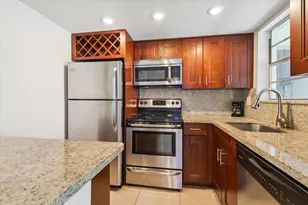 1040 SE 4th Ave, Deerfield Beach, FL 33441 - Photo 8