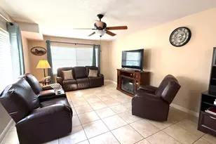 40 Essex Ct, Royal Palm Beach, FL 33411 - Photo 4