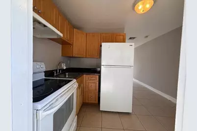 400 Metcalf Court #401, West Palm Beach, FL 33407 - Photo 4