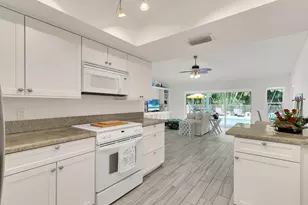 3824 SE Fairway E, Stuart, FL 34997 - Photo 14