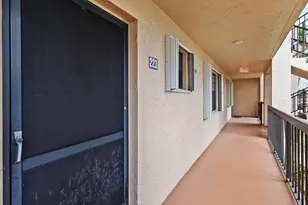 150 Lake Nancy Ln, West Palm Beach, FL 33411 - Photo 4