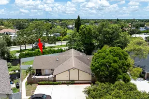 1672 Hawthorne Pl, Wellington, FL 33414 - Photo 16
