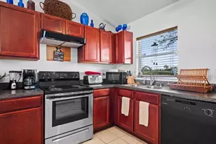 913 SE Forrest Park Dr, Stuart, FL 34994 - Photo 4