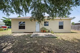 913 SE Forrest Park Dr, Stuart, FL 34994 - Photo 2