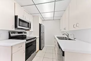 1010 Newcastle A, Boca Raton, FL 33434 - Photo 6