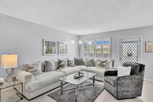 2083 Guildford E, Boca Raton, FL 33434 - Photo 16