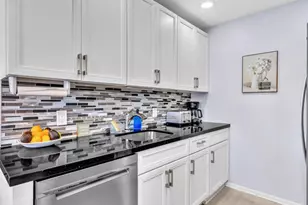 2083 Guildford E, Boca Raton, FL 33434 - Photo 22