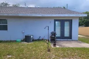 2001 Oleander Blvd, Fort Pierce, FL 34950 - Photo 10