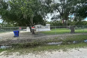 130 Ave Del Centro, Clewiston, FL 33440 - Photo 2