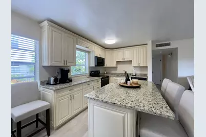 117 Flanders C, Delray Beach, FL 33484 - Photo 2