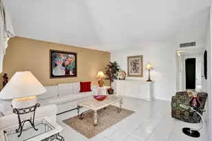 298 Burgundy G, Delray Beach, FL 33484 - Photo 6