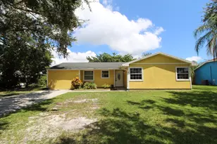 2022 SE West Dunbrooke Circle SE, Port Saint Lucie, FL 34952 - Photo 1