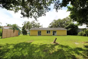 2022 SE West Dunbrooke Circle SE, Port Saint Lucie, FL 34952 - Photo 12