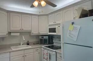 137 Flanders C, Delray Beach, FL 33484 - Photo 4