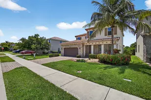 8822 Willow Cove Ln, Lake Worth, FL 33467 - Photo 4