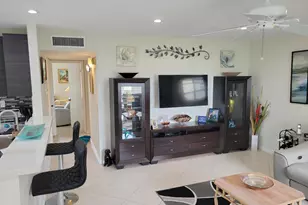 662 Burgundy N, Delray Beach, FL 33484 - Photo 6