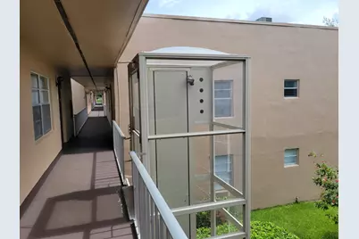 662 Burgundy N, Delray Beach, FL 33484 - Photo 2