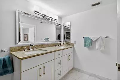 110 Half Moon Circle #D2, Hypoluxo, FL 33462 - Photo 12