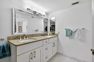 110 Half Moon Cir, Hypoluxo, FL 33462 - Photo 12