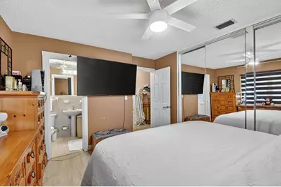 133 Greenbrier Drive, Palm Springs, FL 33461 - Photo 16