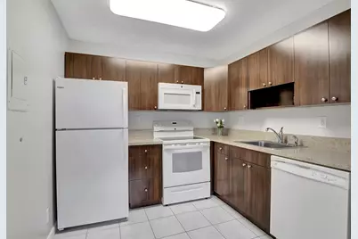 479 Burgundy J, Delray Beach, FL 33484 - Photo 10