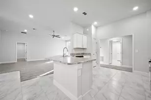 372 SW Feldman Ave, Port Saint Lucie, FL 34953 - Photo 4