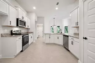 372 SW Feldman Ave, Port Saint Lucie, FL 34953 - Photo 4
