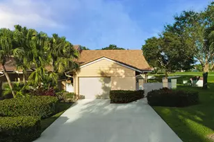 533 Prestwick Cir, Palm Beach Gardens, FL 33418 - Photo 2