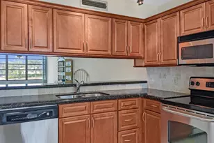 3520 Whitehall Dr, West Palm Beach, FL 33401 - Photo 4